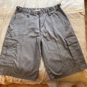 Men’s 32 inch baggy fit cargo shorts